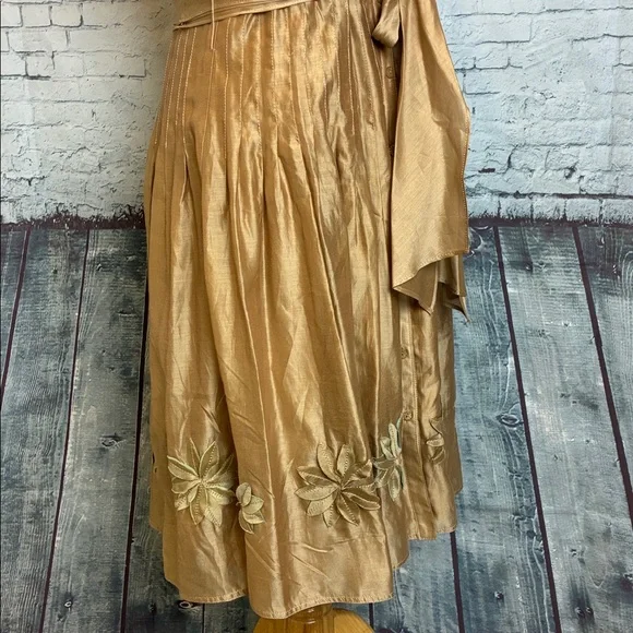 Kay Unger Gold Cap Sleeve Fit And Flare Silk Dress With Floral Hem Detail Size 8 - Picture 7 of 14